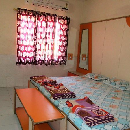 Hotel Devang Dwārka Bagian luar foto