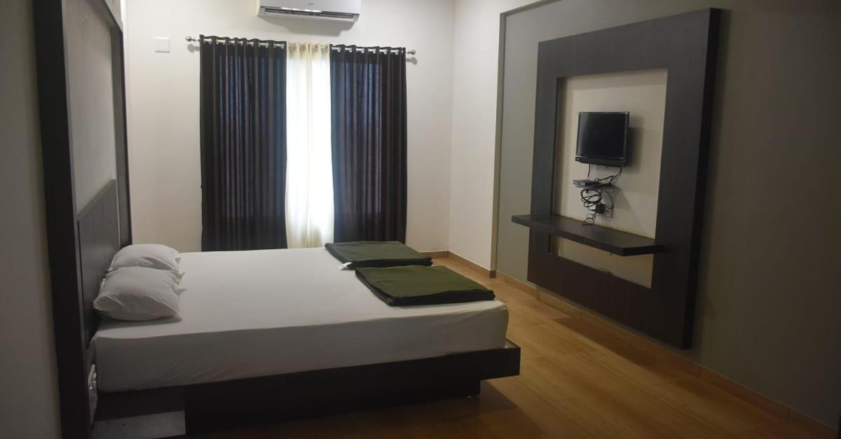 Hotel Devang Dwārka Bagian luar foto