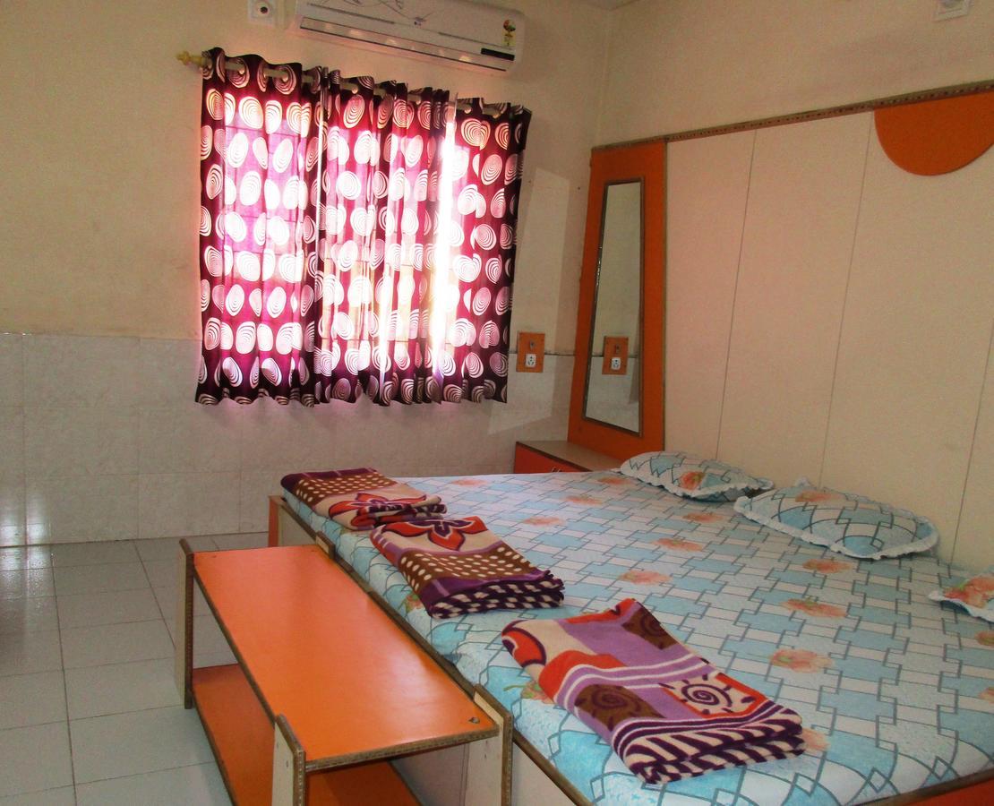 Hotel Devang Dwārka Bagian luar foto
