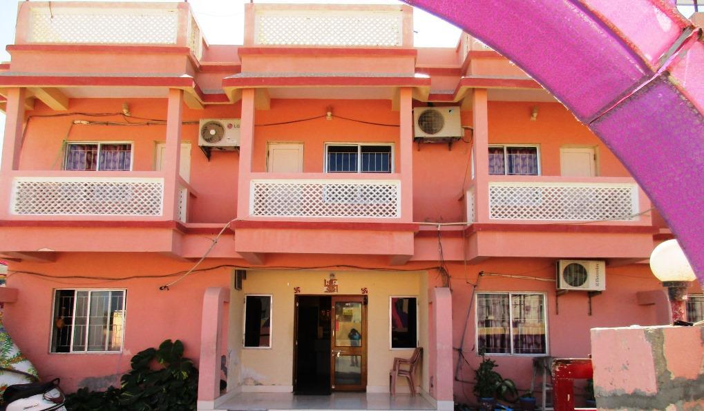Hotel Devang Dwārka Bagian luar foto